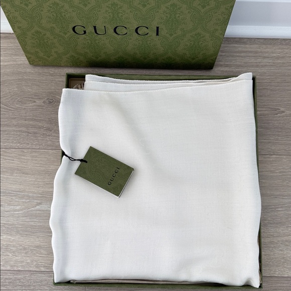 Gucci GG White Logo Scarf NWT - Picture 3 of 11